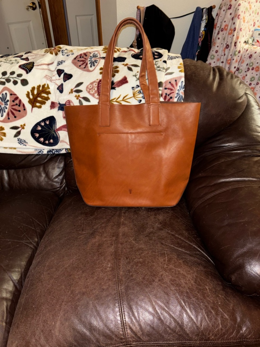 UPDATE!!!! NWT Frye Carson Leather Tote in Cognac - Picture 14 of 14